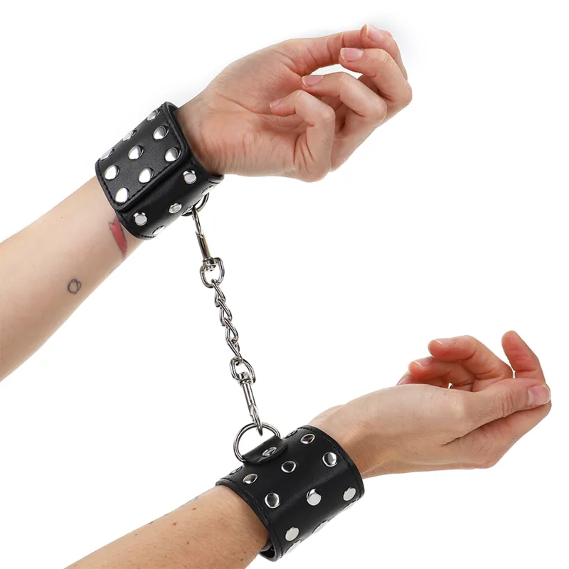 Kink - Retenções de Pulso com Snap Fasten Completo de Rebites Pretos Ajustáveis 19-24 cm X 5,5 cm