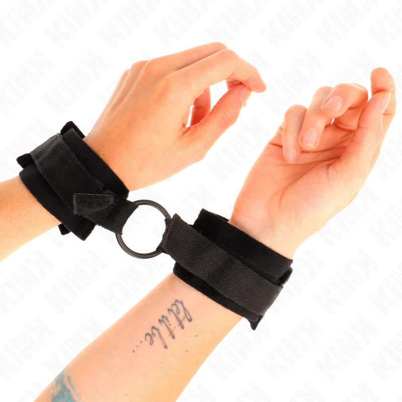 Kink - Beginner Fur Hand Cuffs 25 cm with O-Ring 4 cm Black Adjustable 15-25 cm