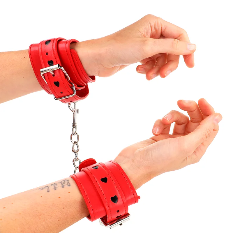 Kink - Pulso Vermelho com Inserção de Coração Preto Ajustável 21-28 cm X 5,5 cm